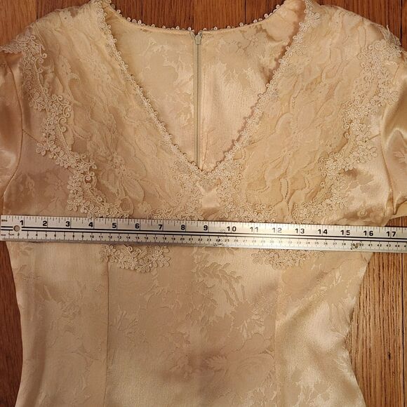 Vintage Cream Satin Jacquard Dress with Lace Neckline – 1980s Bridal or Formal - Picture 13 of 16